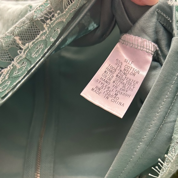 SOLD!! NWOT L'atiste by Amy Laced Crop Top - Size M - Picture 4 of 4